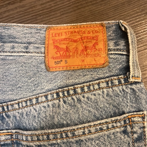 Levi’s 501 High Rise Distressed Straight Leg Jean - Picture 6 of 6